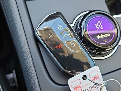 New 2026 Volkswagen Tiguan SE image 21