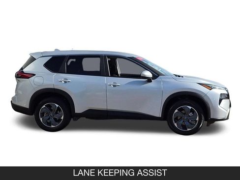 Certified 2025 Nissan Rogue SV FWD image 6