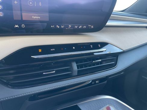 Used 2025 Buick Enclave Preferred image 18