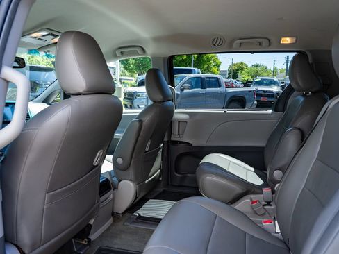 Used 2015 Toyota Sienna LE FWD image 22