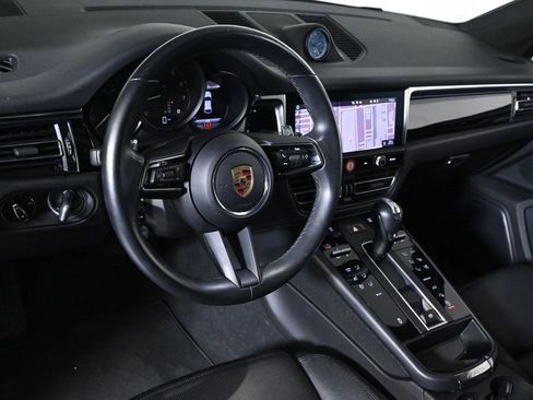 Certified 2024 Porsche Macan image 4