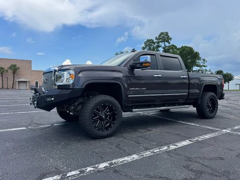 Used 2015 GMC Sierra 2500 Denali w/ Duramax Plus Package AWD/4WD image 2