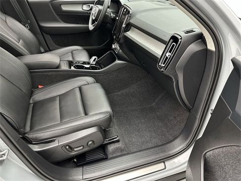 Certified 2025 Volvo XC40 B5 Plus image 25