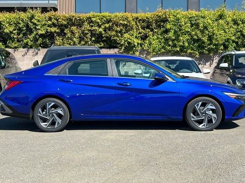 New 2026 Hyundai Elantra Limited image 5