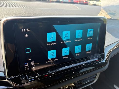 New 2026 Volkswagen Atlas Cross Sport SE image 19