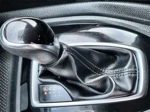 Used 2017 Nissan Rogue S image 16