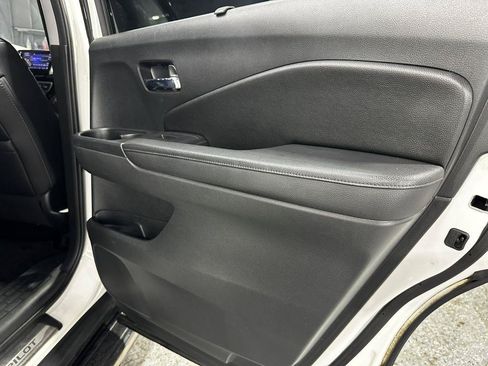 Used 2017 Honda Pilot Touring image 42