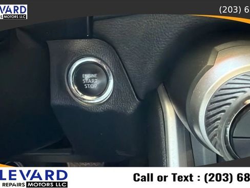Used 2021 Toyota RAV4 XLE AWD/4WD image 20