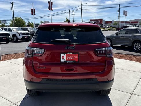 Used 2025 Jeep Compass Latitude w/ Altitude Special Edition AWD/4WD image 4