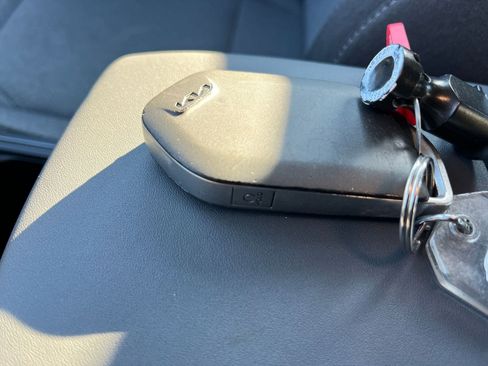 Used 2025 Kia K4 LXS image 17