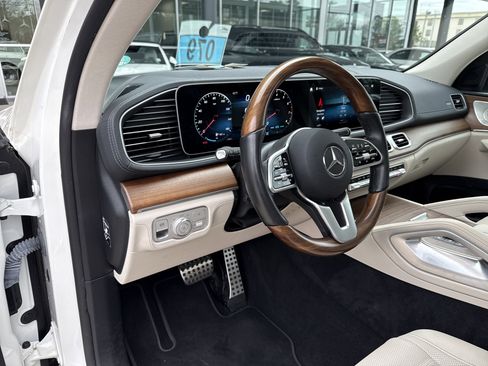 Used 2022 Mercedes-Benz GLS 450 4MATIC image 13