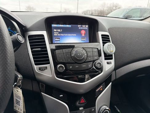 Used 2016 Chevrolet Cruze LT image 13