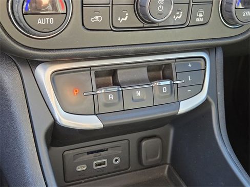 Used 2022 GMC Terrain SLT image 23