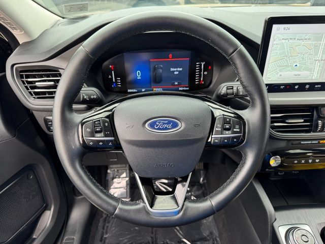 Certified 2024 Ford Escape SE w/ Class II Trailer Tow Package FWD image 17