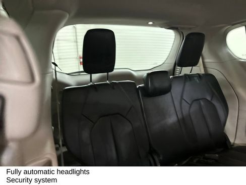 Used 2017 Chrysler Pacifica Touring-L Plus FWD image 25