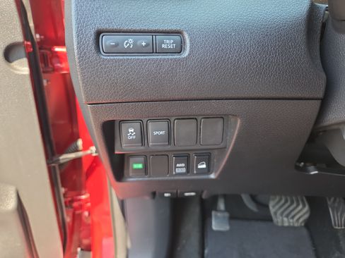 Used 2015 Nissan Rogue SV AWD/4WD image 27