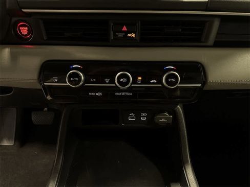 Used 2023 Honda Pilot LX image 22