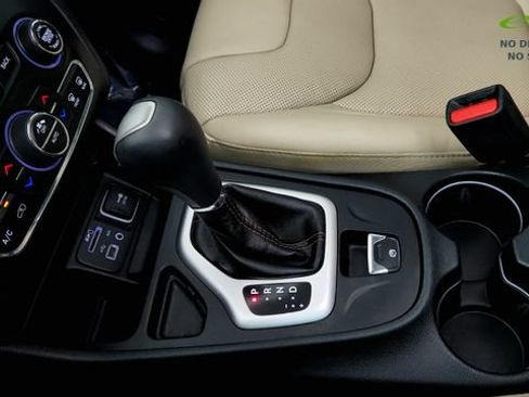 Used 2016 Jeep Cherokee Limited w/ Luxury Group FWD image 66