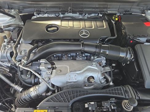 Used 2020 Mercedes-Benz GLB 250 4MATIC image 23