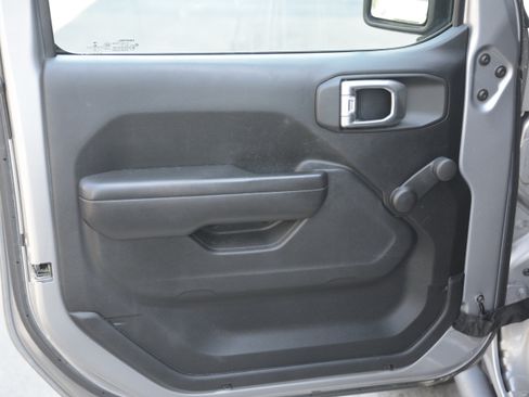 Used 2018 Jeep Wrangler Unlimited Sport AWD/4WD image 13