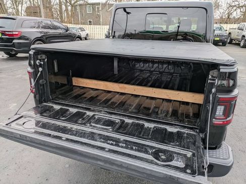 Certified 2024 Jeep Gladiator Sport AWD/4WD image 25