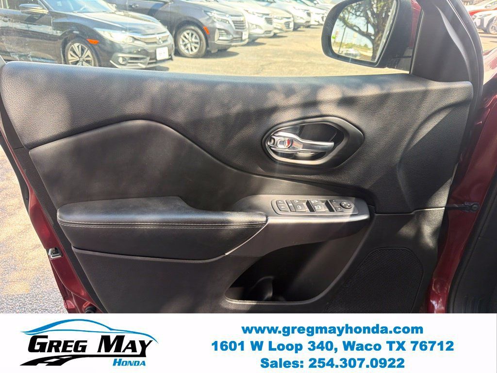 Used 2021 Jeep Cherokee Latitude FWD image 10