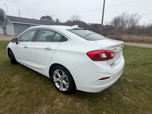 Used 2018 Chevrolet Cruze Premier image 9
