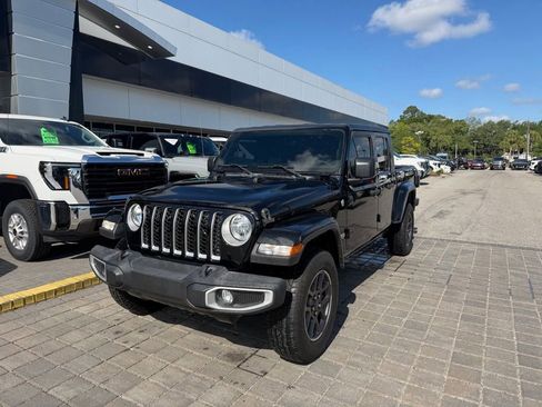Used 2023 Jeep Gladiator Overland AWD/4WD image 2