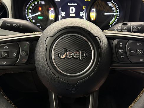Used 2024 Jeep Wrangler Unlimited AWD/4WD image 28