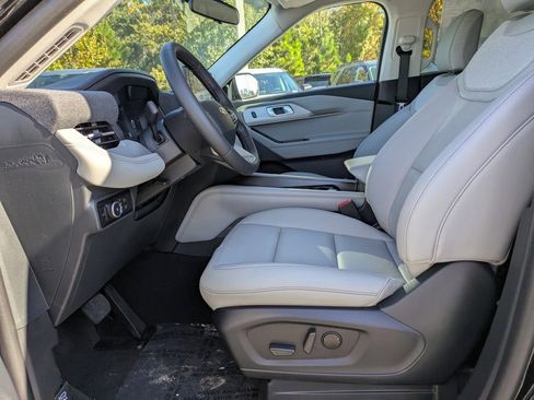 New 2026 Ford Explorer Active w/ Active Comfort Package image 14