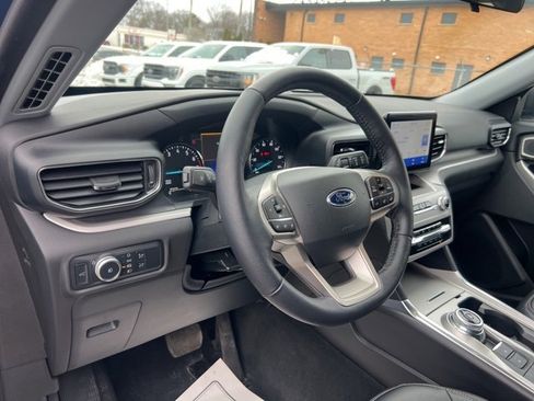 Certified 2022 Ford Explorer XLT w/ Equipment Group 202A image 6