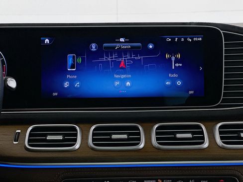 Used 2024 Mercedes-Benz GLS 580 4MATIC w/ E-Active Body Control Package image 12