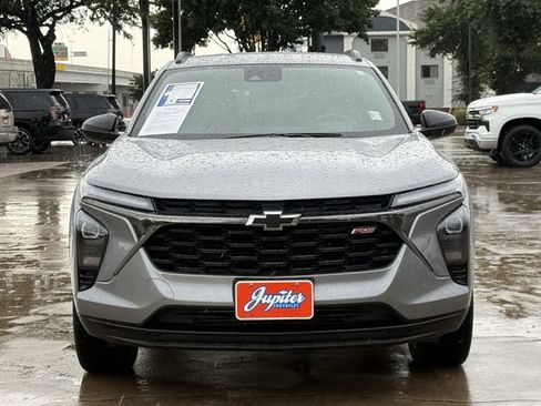 Certified 2025 Chevrolet Trax RS FWD image 8