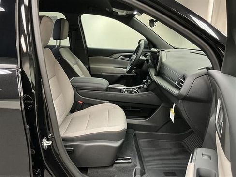 New 2026 Chevrolet Traverse LT w/ LPO, Floor Liner Package FWD image 32