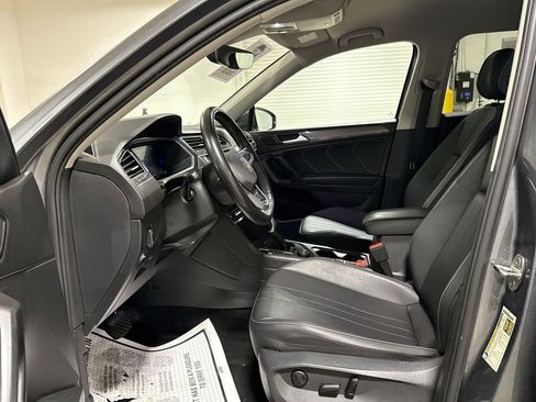 Used 2023 Volkswagen Tiguan SE image 18