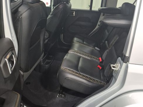 Used 2023 Jeep Wrangler Unlimited Sahara AWD/4WD image 15