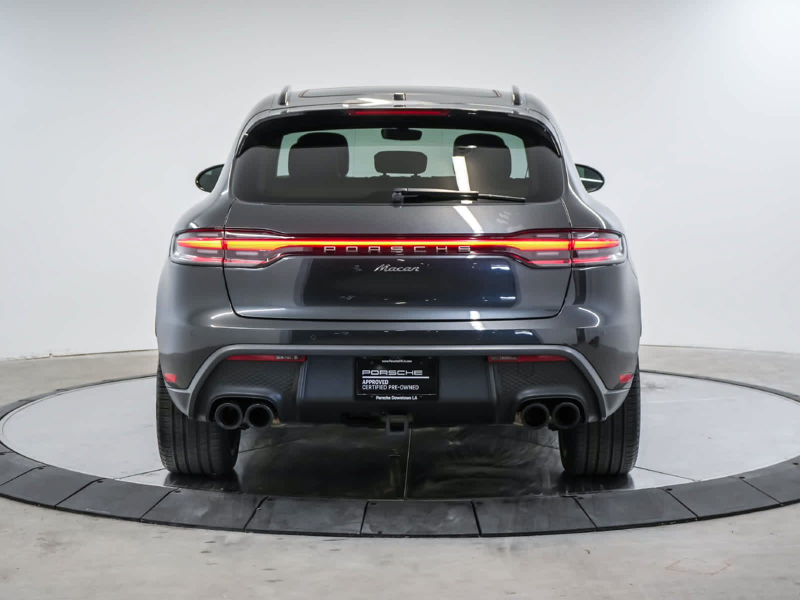 Certified 2024 Porsche Macan AWD/4WD image 10