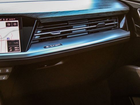 Used 2023 Audi Q4 e-tron Premium Plus w/ Premium Plus image 17