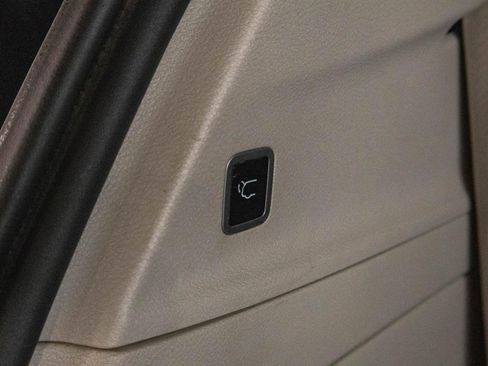 Used 2019 Chrysler Pacifica Touring-L image 24