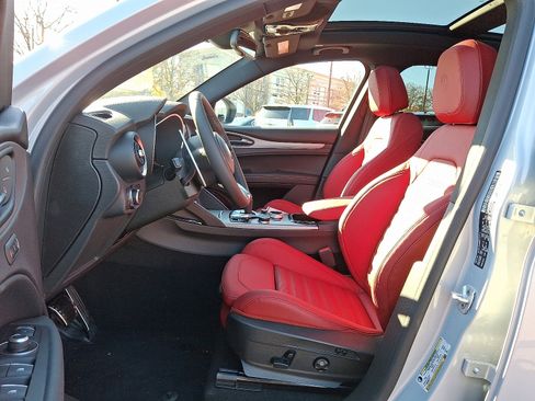 New 2025 Alfa Romeo Stelvio Sprint image 9