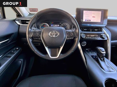 Used 2023 Toyota Venza LE AWD/4WD image 6