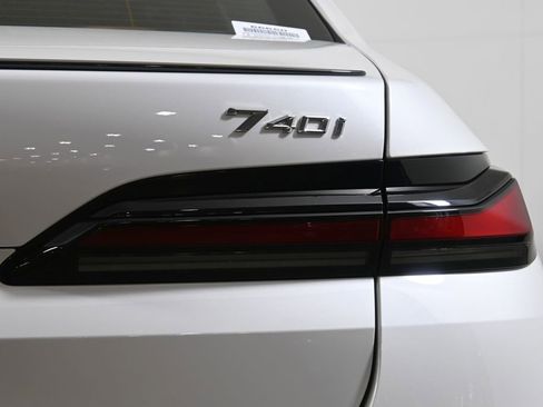 Used 2026 BMW 740i xDrive w/ Premium Package image 13