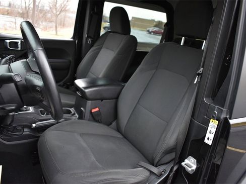 Used 2018 Jeep Wrangler Sport image 13