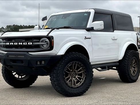 Used 2023 Ford Bronco Outer Banks image 2