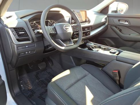 Used 2026 Nissan Rogue SV w/ Cold Weather Package image 9