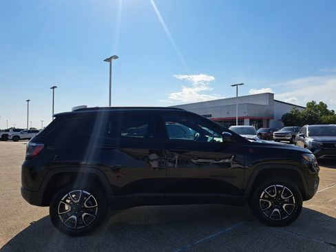 Used 2024 Jeep Compass Trailhawk AWD/4WD image 4