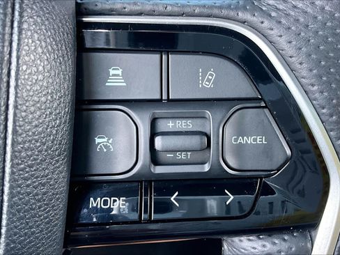 Used 2024 Toyota Tundra Platinum AWD/4WD image 25