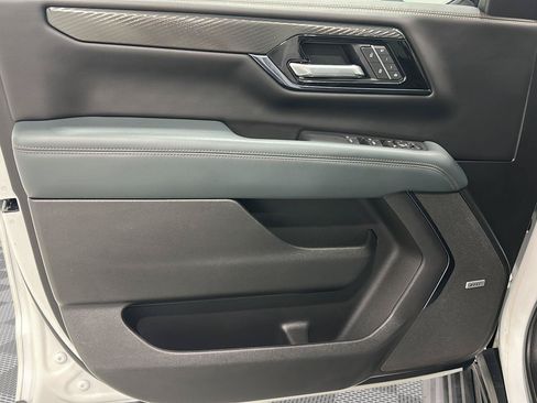 Used 2025 GMC Yukon AT4 w/ AT4 Premium Plus Package AWD/4WD image 18