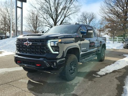 Used 2024 Chevrolet Silverado 2500 ZR2 image 4