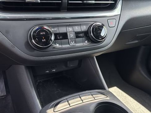 Used 2024 Buick Envista Preferred w/ Convenience I Package FWD image 30